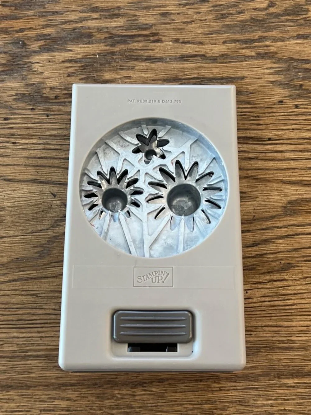 Stampin Up! Blossom Bunch Paper Flower Punch Craft Tool Scrapbooking Supply - Picture 2 of 4